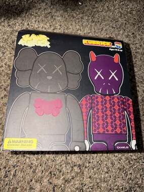 KAWS Bus Stop 100% Kubrick Set No.1 Medicom Japan Original Fake Figure 2002 Rare